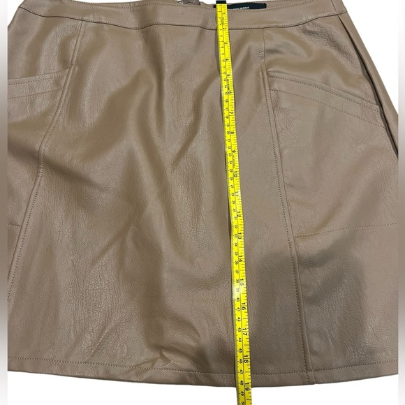 Vero Moda Pernille Faux Vegan Leather Miniskirt Tan Pockets Back Zip Size XL - Picture 8 of 10